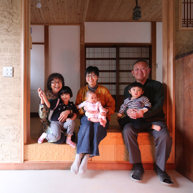 土間がつなぐ三世代家族の家