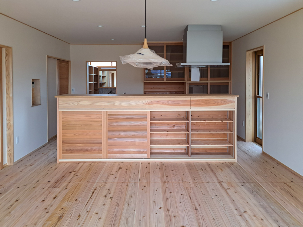 完成前の床養生めくり