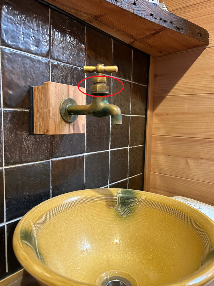 胴長横水栓　レトロ水栓　ハンドルが回らない