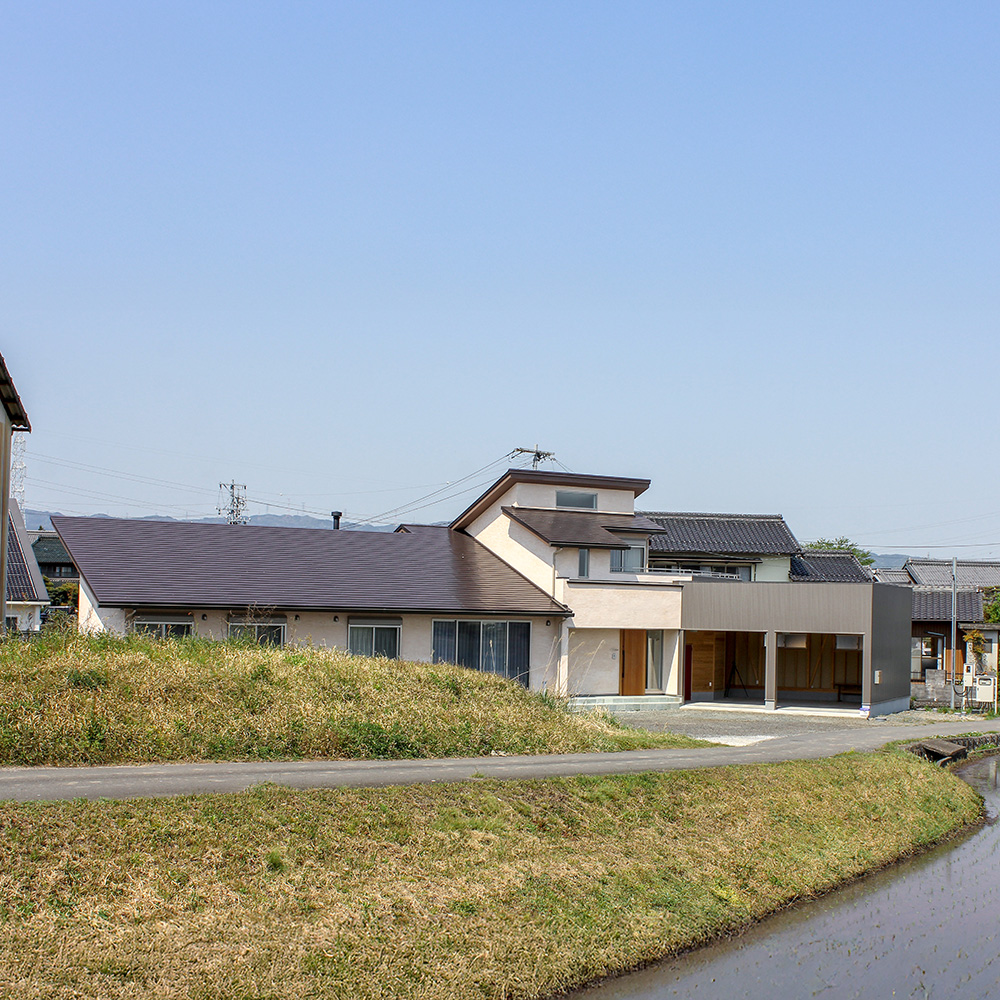 柔らかな光と暮らす家