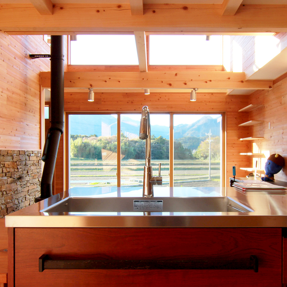 藤原岳を望む家